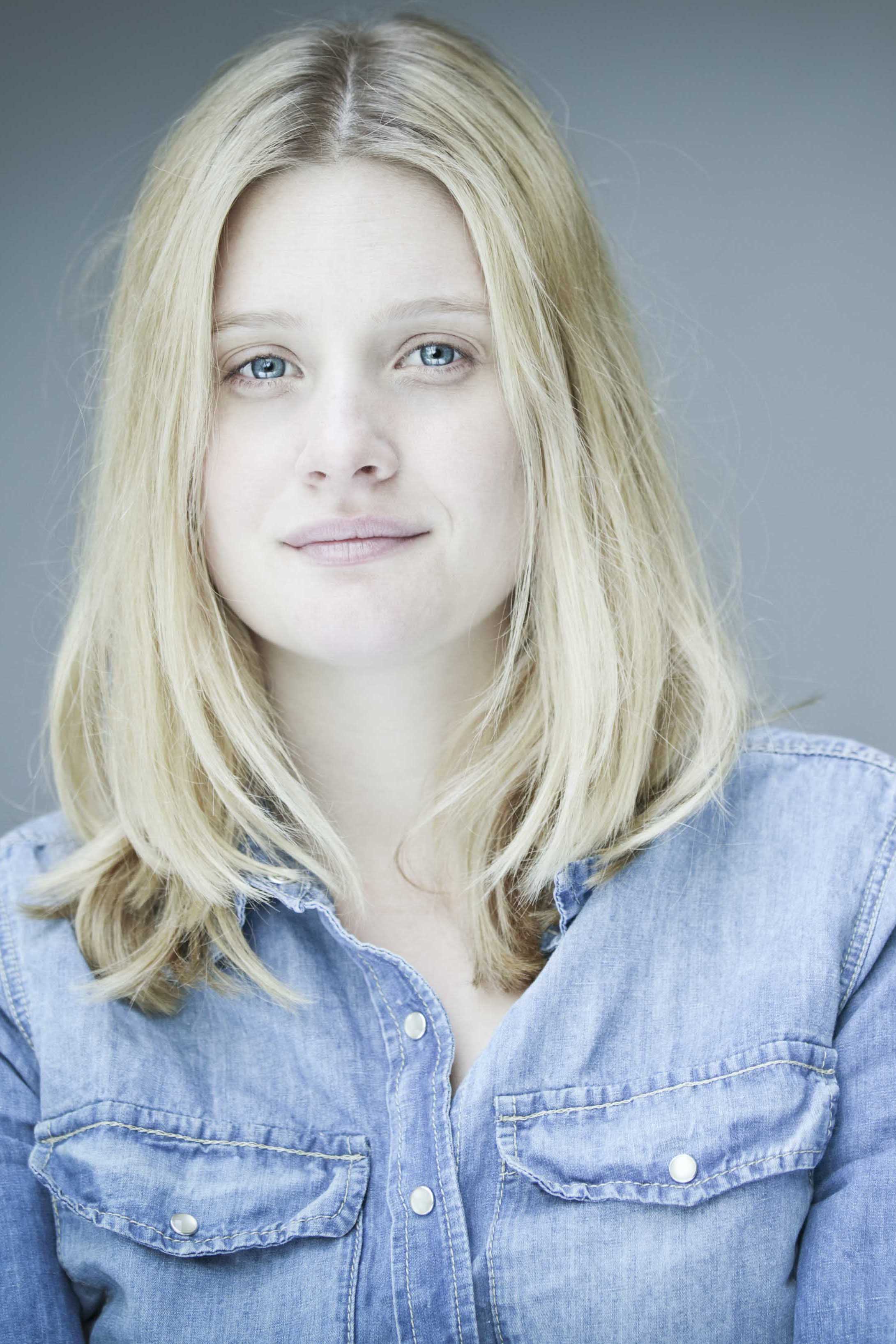 Next photo of Romola Garai